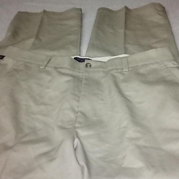 NEVER WORN Like New, Dockers 36x29 Mens Khaki Pants Relaxed Fit Stain Defender - Picture 1 of 11